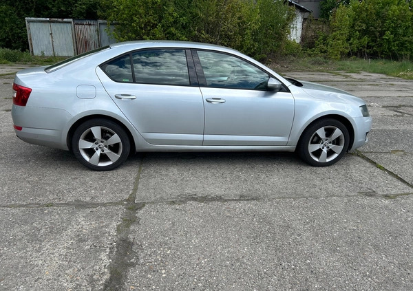 Skoda Octavia cena 40000 przebieg: 247000, rok produkcji 2015 z Katowice małe 154